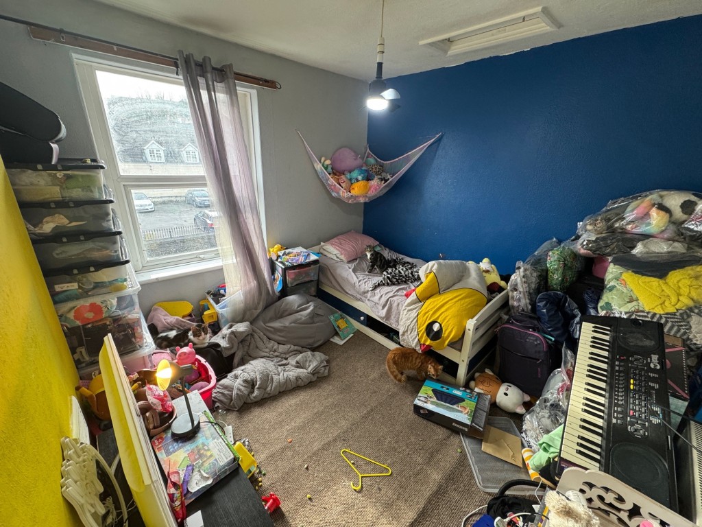 Lot: 47 - THREE STOREY FREEHOLD HOUSE INVESTMENT - Bedroom 3